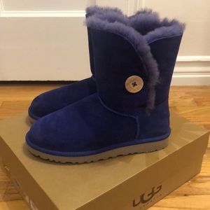 COPY - UGG Bailey Button Medium W Size 7